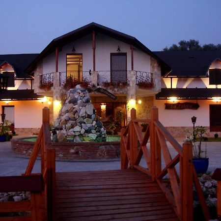 Pension La Taticu Sacalaseni ภายนอก รูปภาพ