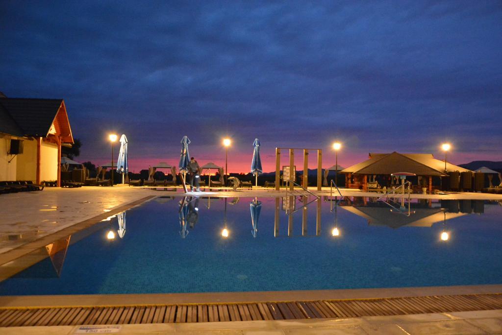 Pension La Taticu Sacalaseni ภายนอก รูปภาพ