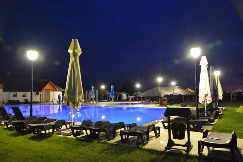 Pension La Taticu Sacalaseni ภายนอก รูปภาพ