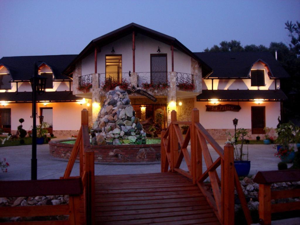 Pension La Taticu Sacalaseni ภายนอก รูปภาพ