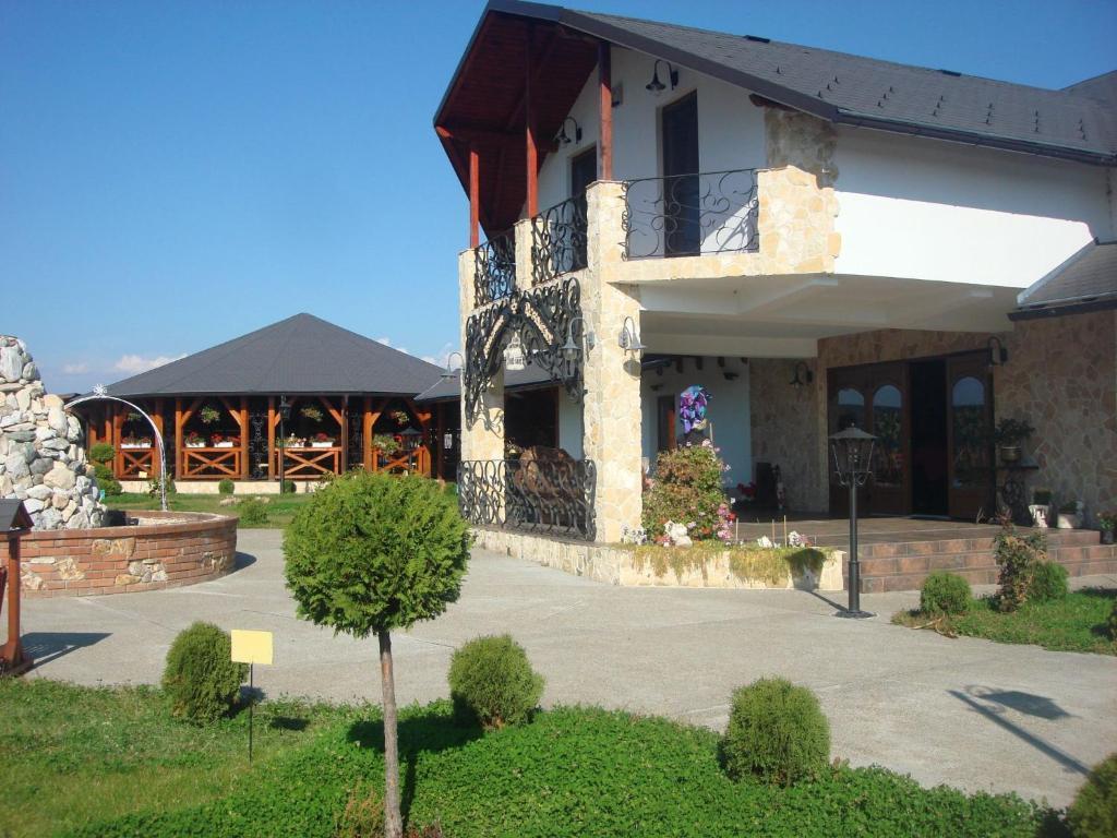 Pension La Taticu Sacalaseni ภายนอก รูปภาพ