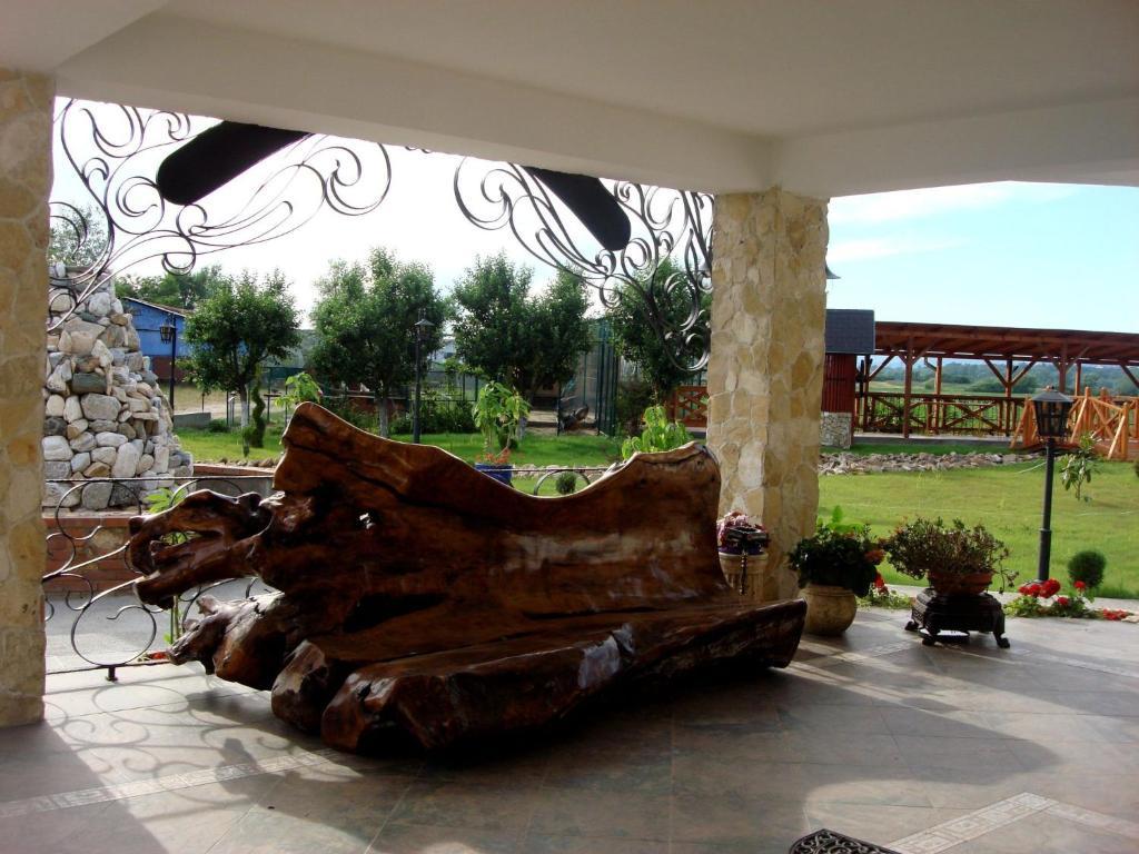 Pension La Taticu Sacalaseni ภายนอก รูปภาพ