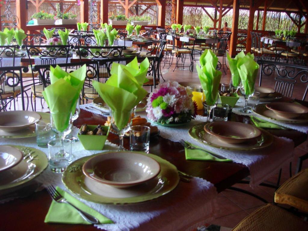 Pension La Taticu Sacalaseni ภายนอก รูปภาพ